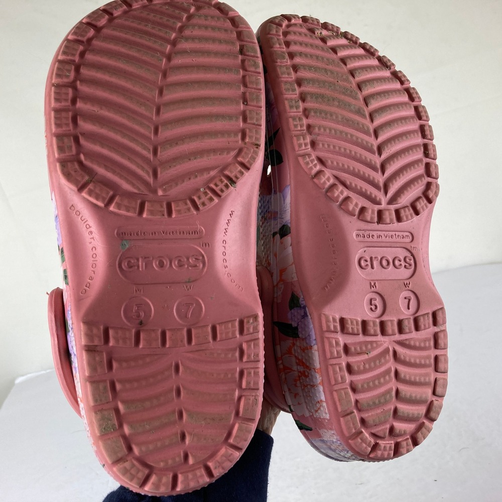 Crocs Clogs Women Sz 7 Pink Floral Peony Print Comfort Sandal Beach Cottagecore - Picture 6 of 6